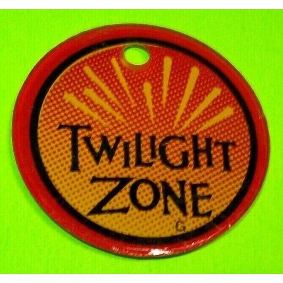 The Twilight Zone Pinball Machine Keychain 1993 Original UNUSED Promo Plastic - Picture 2 of 5